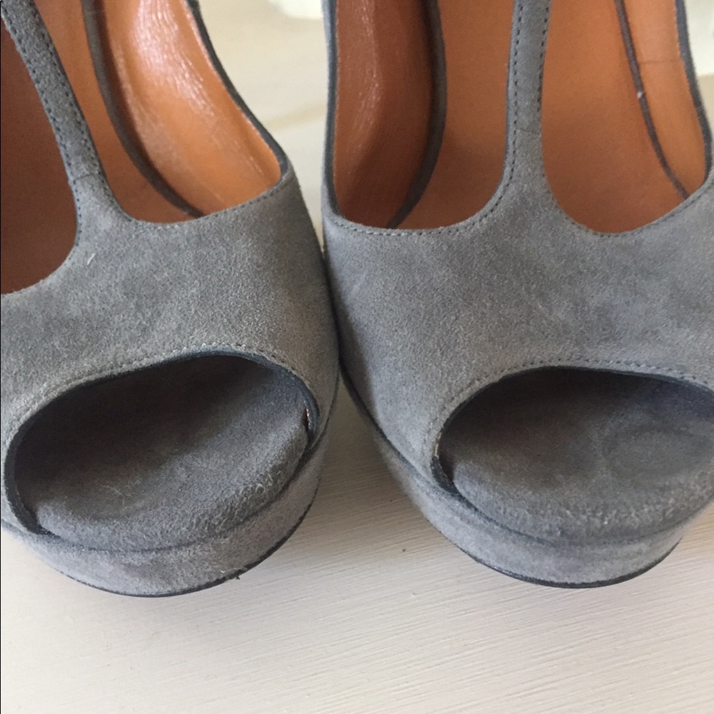 Gucci Gray Suede T-Strap Peep-Toe High Heels - Picture 2 of 8